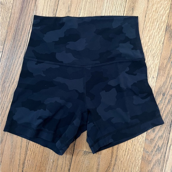 Lululemon Wunder Train Shorts - Camo Heritage 365 - Picture 2 of 2